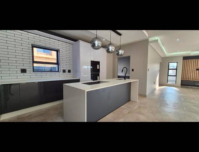 4 BEDROOM HOUSE FOR SALE IN FOUNTAINBROOK ESTATE